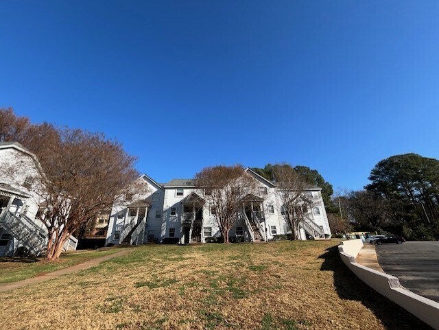 Building Photo - 2512 Avent Ferry Rd