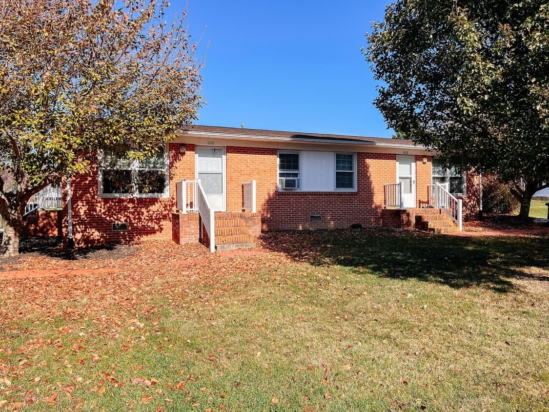 2 Bedroom, 1 Bath Duplex - 2 Bedroom, 1 Bath Duplex