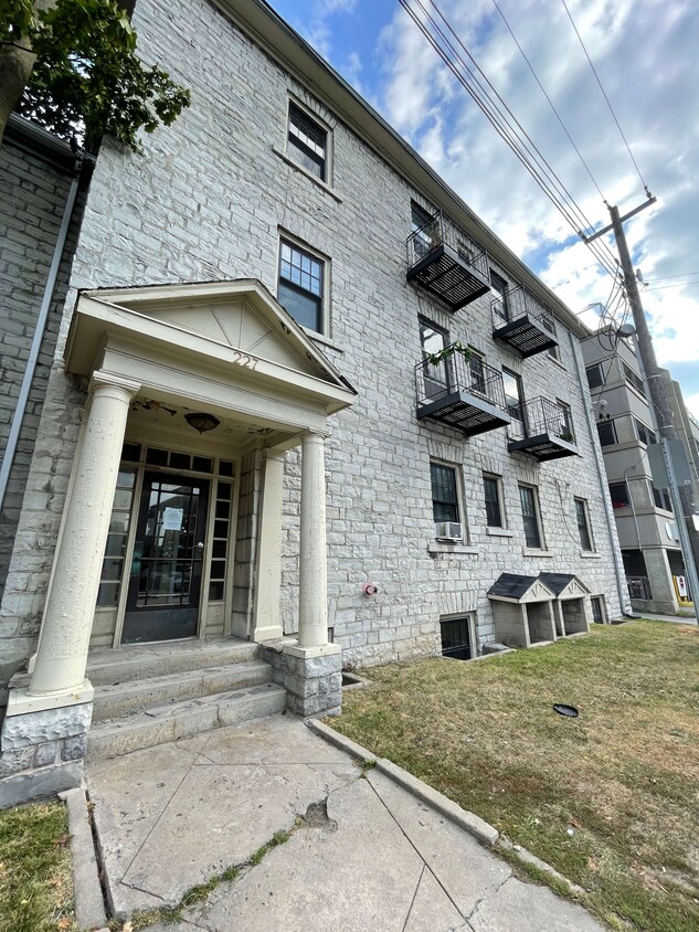 Primary Photo - 227 Brock St