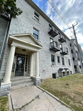 Building Photo - 227 Brock St