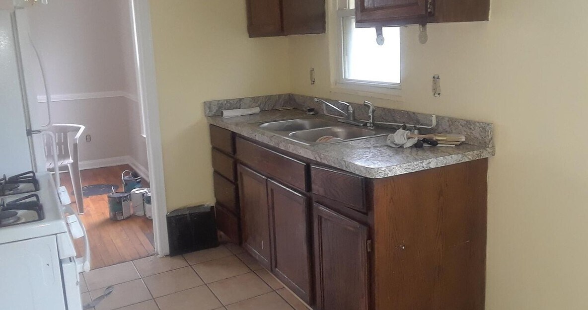 Foto del edificio - 4322 E 175th St