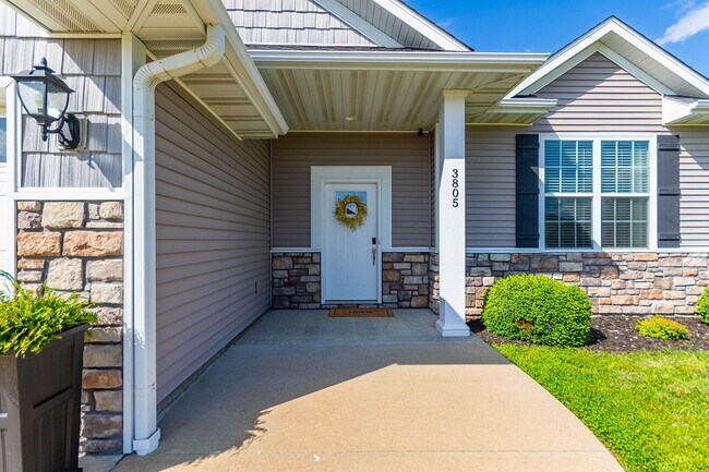 Building Photo - 3805 Flatwater Dr