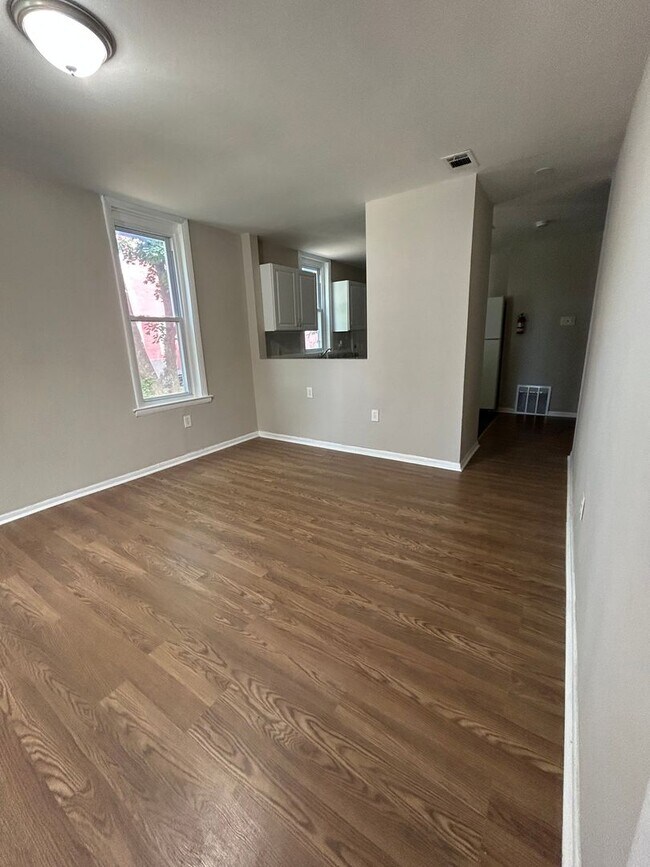 Foto del edificio - 1458 Kenwood Ave