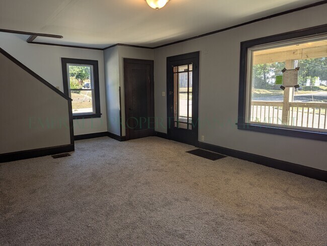 Foto del edificio - 326 N Independence Ave