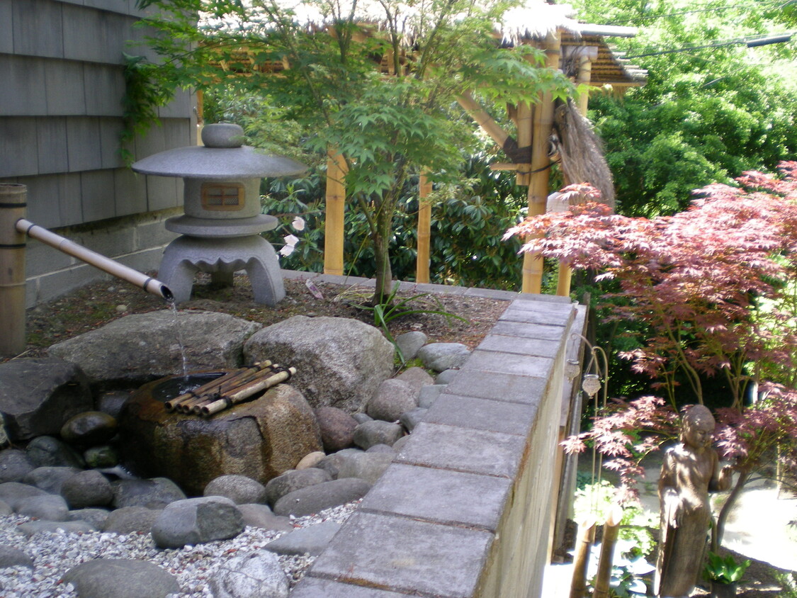 Enter from the Zen Garden - 611 Lake Washington Blvd E