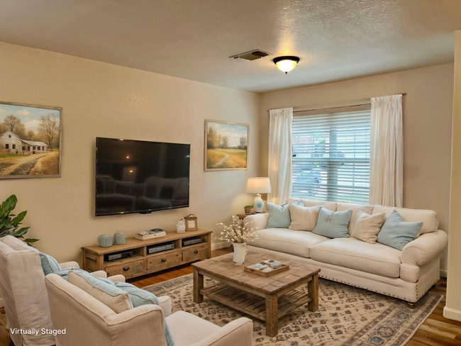 Photo - Large 4 bedroom/2.5 bath conveniently located to Lackland AFB! Move-in Ready! House