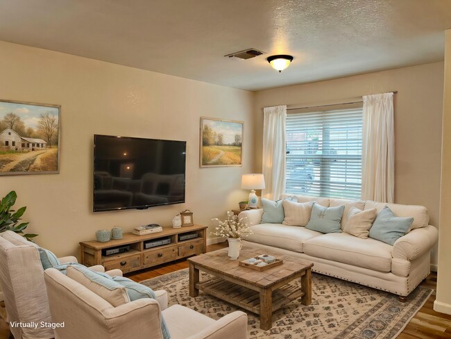 Foto del edificio - Large 4 bedroom/2.5 bath conveniently located to Lackland AFB! Move-in Ready!