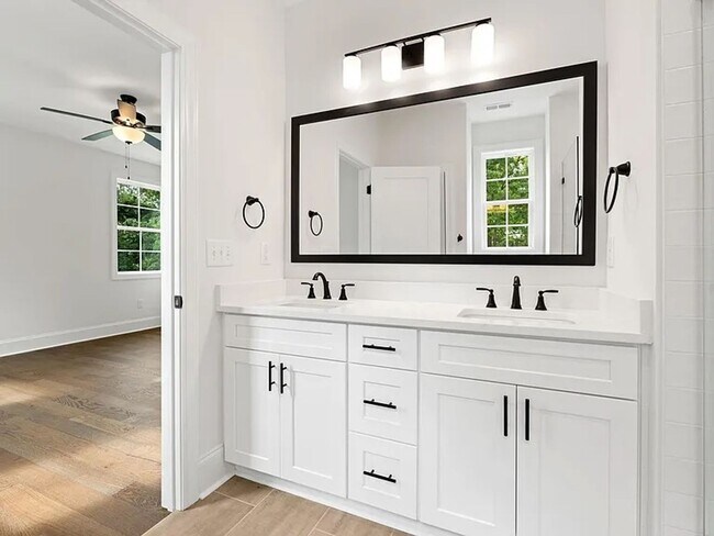 Foto del edificio - 711 N Main St