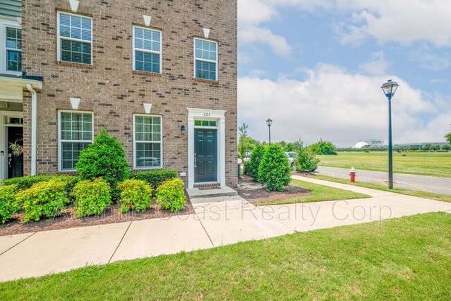 Building Photo - 623 Freeman Dr