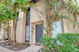Building Photo - 1112 Bering Dr