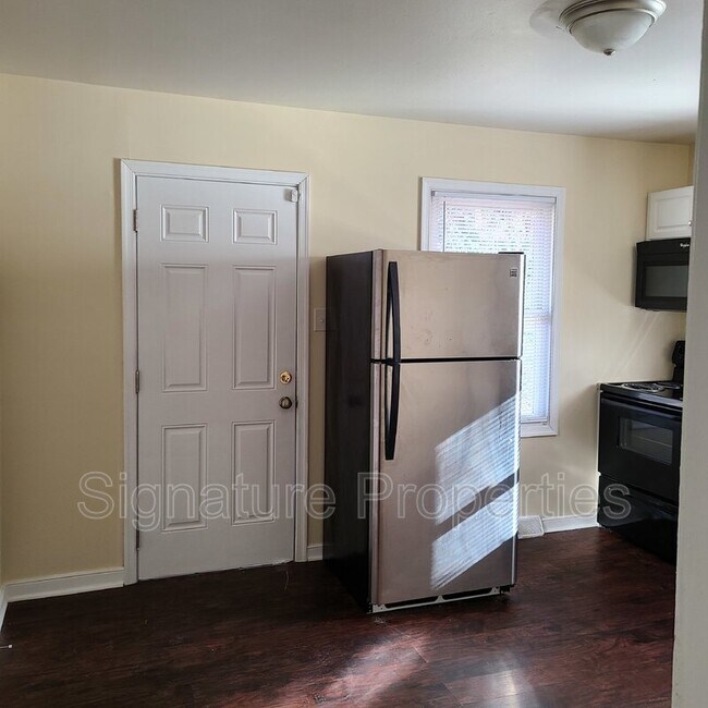 Foto del edificio - 4905 Goddin Cir