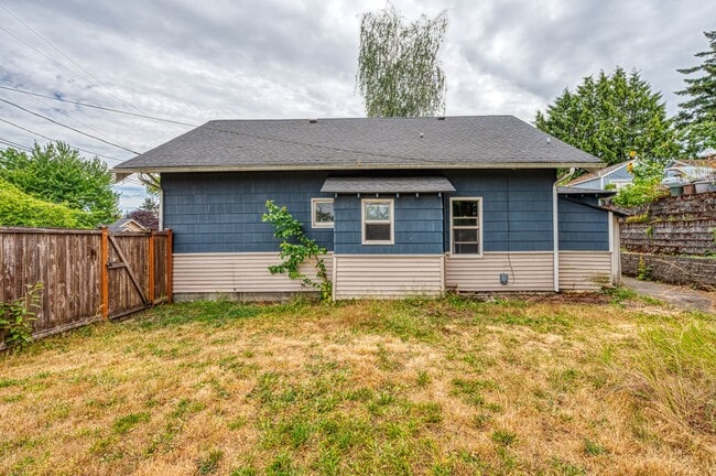 Building Photo - Charming 3-Bedroom Home for Rent in Tacoma...