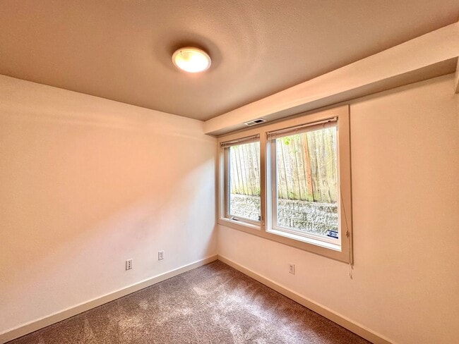 Building Photo - 1409 N Northgate Way