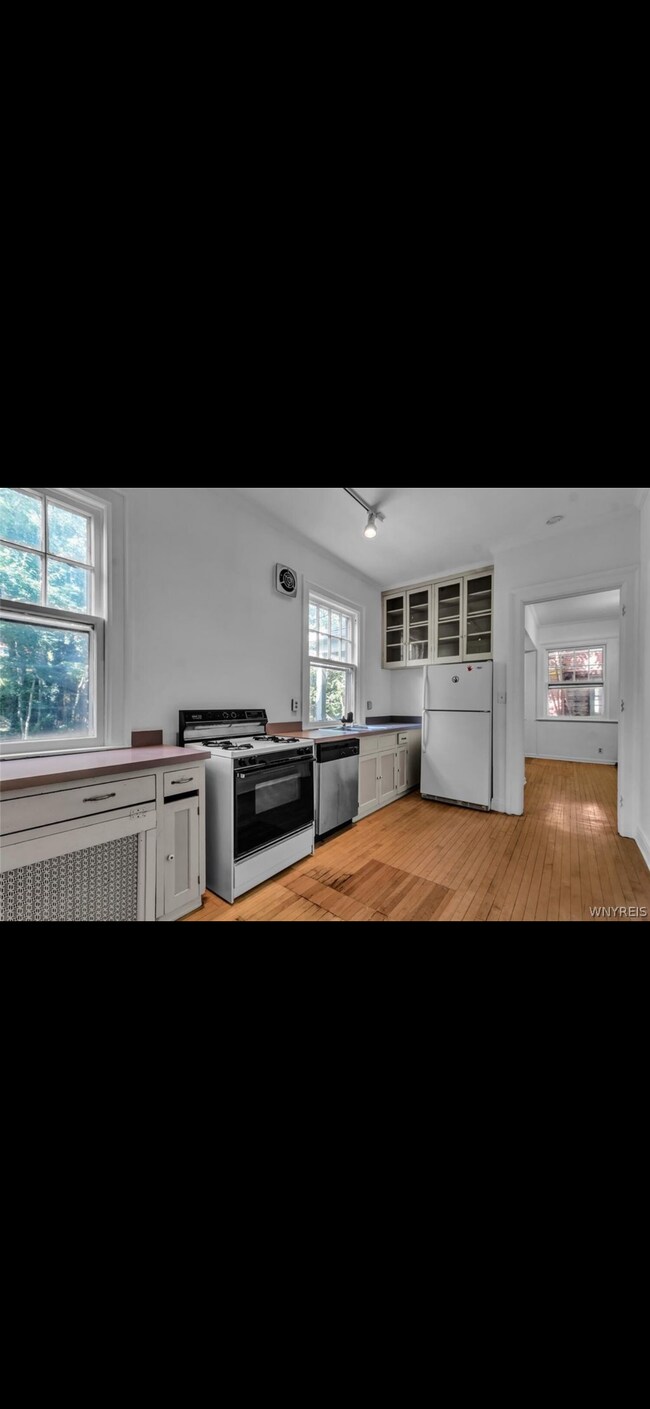Foto del edificio - 444 Linwood Ave