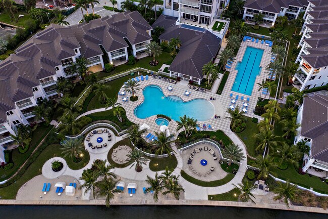 Building Photo - 2 Water Club Way