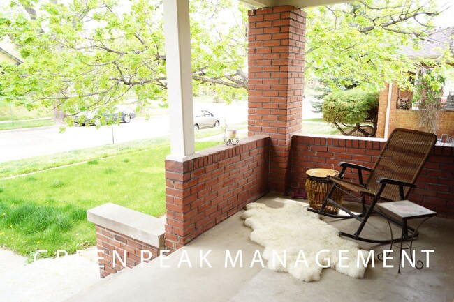 Building Photo - 1985 S Corona St