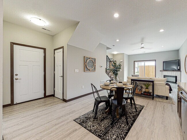 Foto del edificio - Stratford Crossing Townhomes - 1046 NW Victoria LN