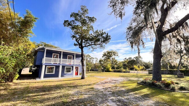 Photo - Spacious 4-Bedroom Home in Orlando with La...