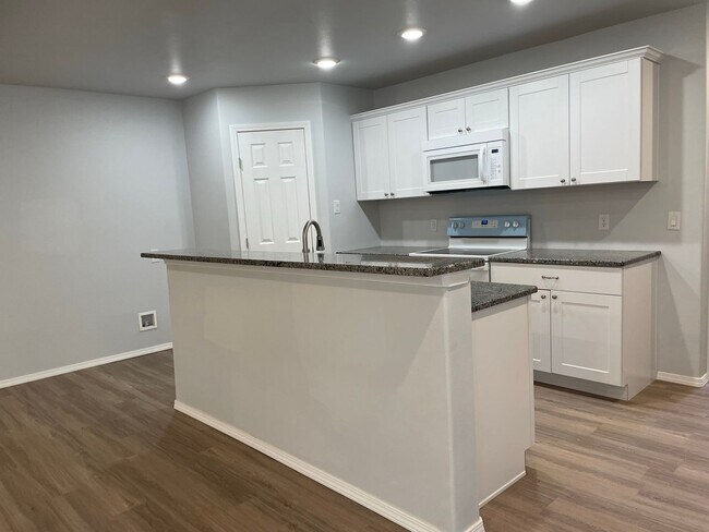 Foto del edificio - New 3/2/2 Duplex in Northwest Lubbock