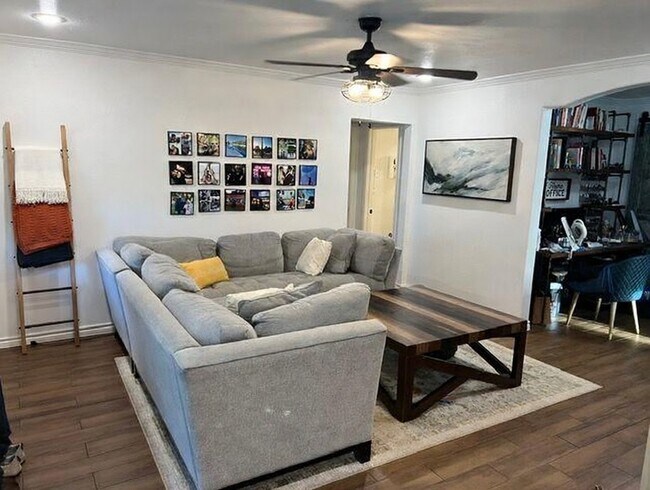 Foto del edificio - 221 Hyta St