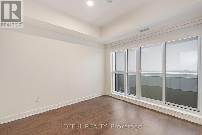 Building Photo - 560-1560 Rideau St