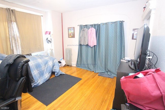 Foto del edificio - 256 Corey Rd