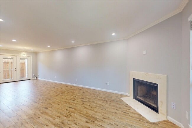 Building Photo - 10615 Briar Forest Dr