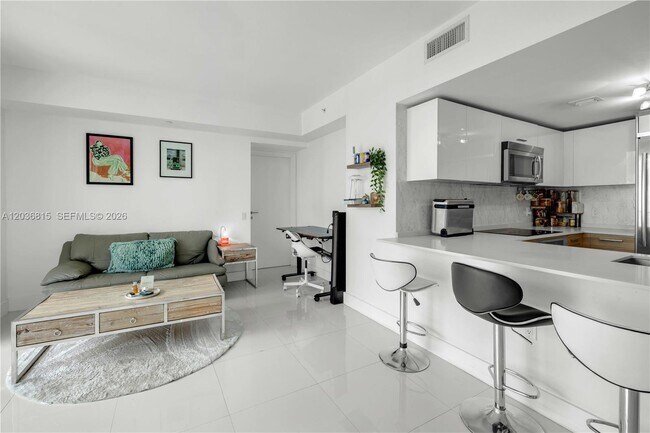 Building Photo - 1300 Brickell Bay Dr