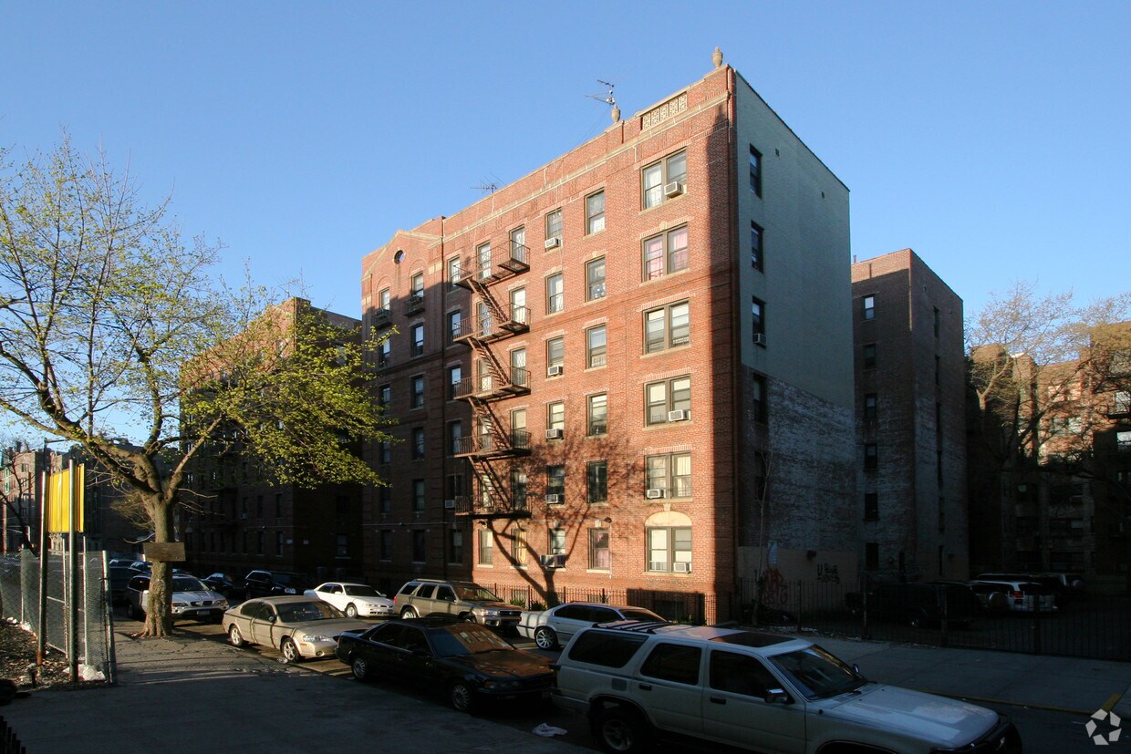 Primary Photo - 50 E 21st St