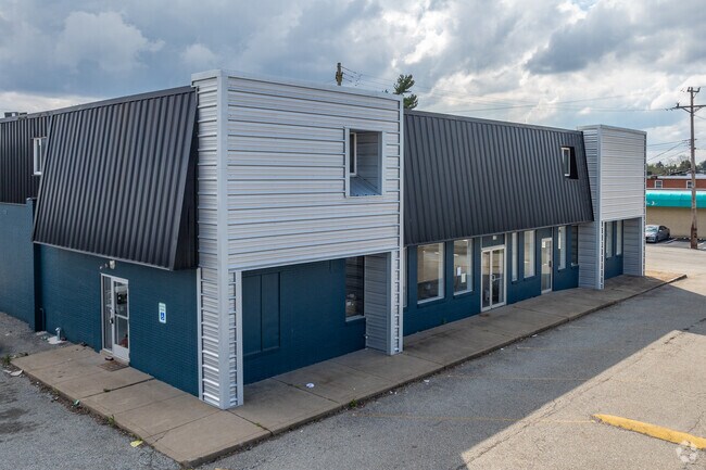 Building Photo - 1100 Lincoln Hwy