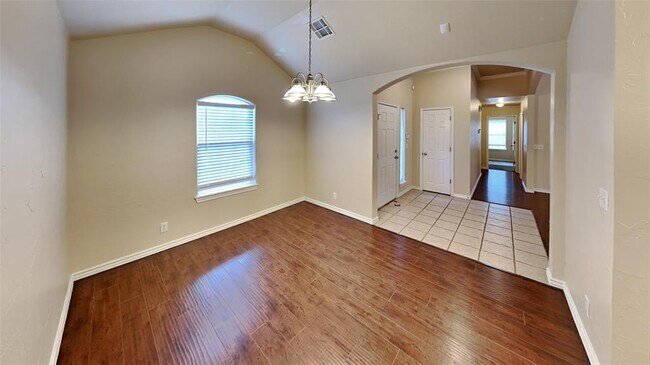 Foto del edificio - 16001 Katie Ridge Dr