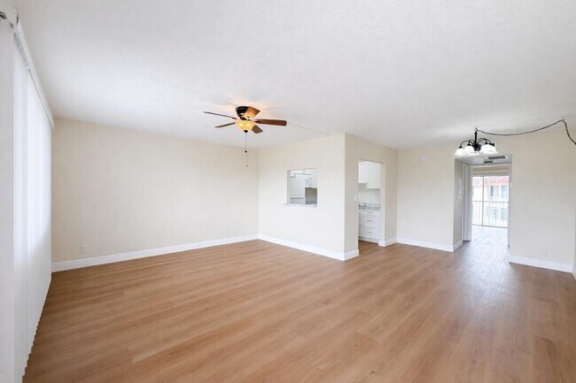 Foto del edificio - 700 Village Green Ct