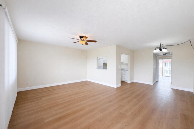 Building Photo - 700 Village Green Ct