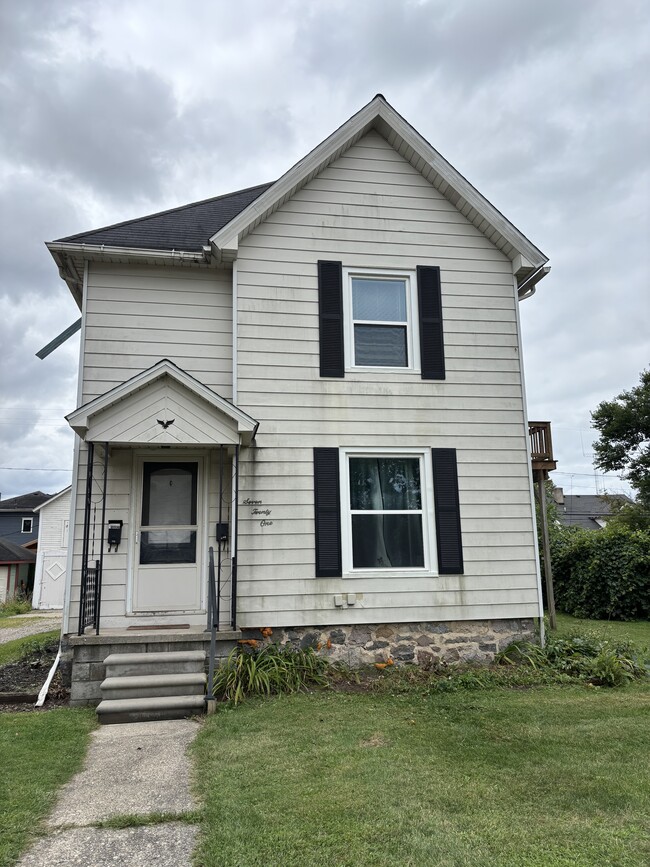 Private entrance - 721 E Clinton St