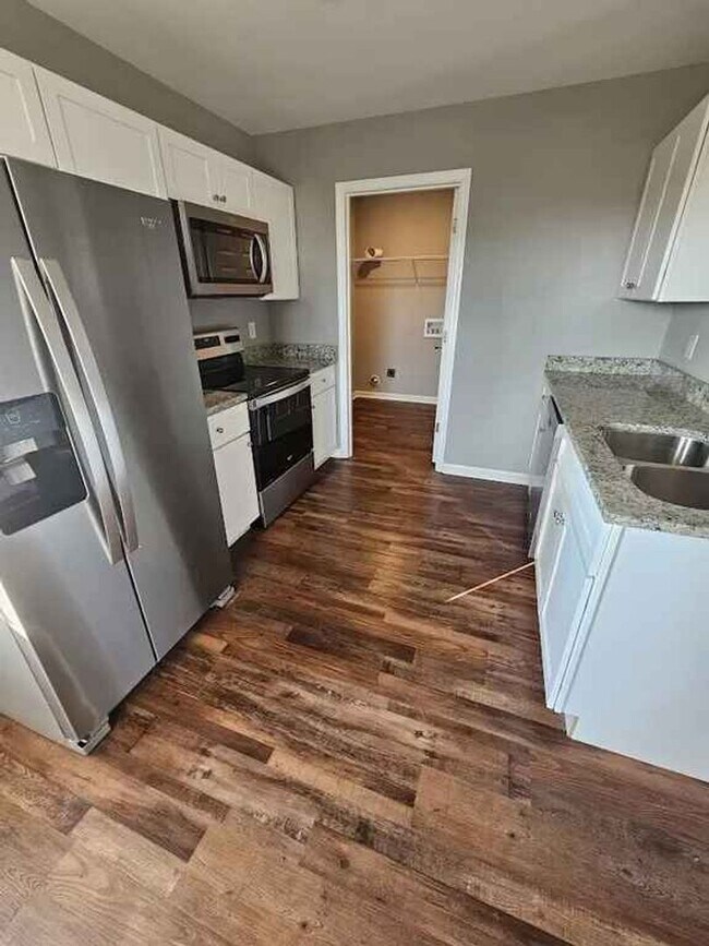 Building Photo - Beautiful Single-family home!