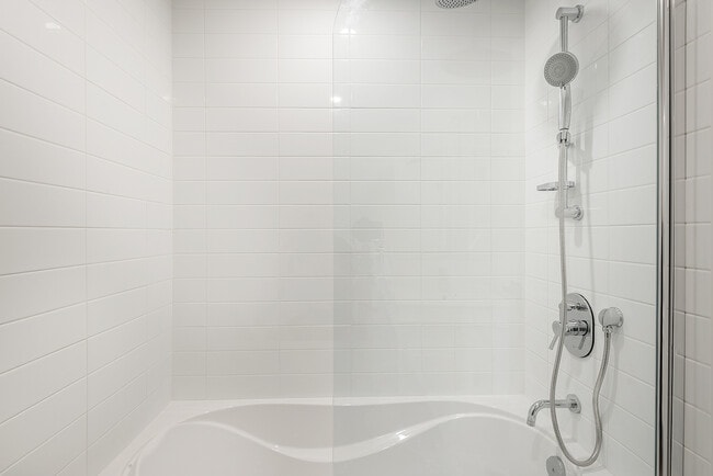 Building Photo - 6661 Cartier