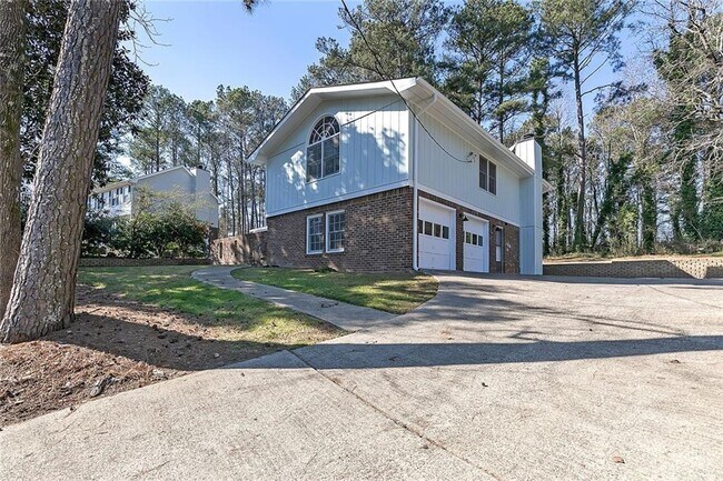 Building Photo - 1038 Seven Springs Cir NE