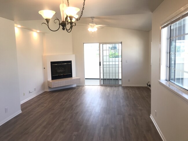 Building Photo - Large Beach House Over Two Car Garage