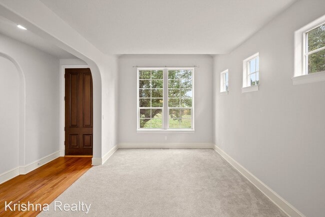 Building Photo - 4 br, 2.5 bath House - 4614 NW Oxbridge Dr