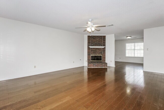 Building Photo - 1400 Milestone Dr