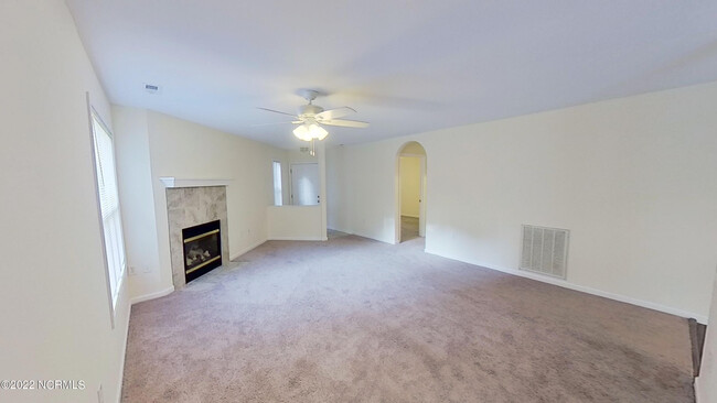 Foto del edificio - 4158 Breezewood Dr