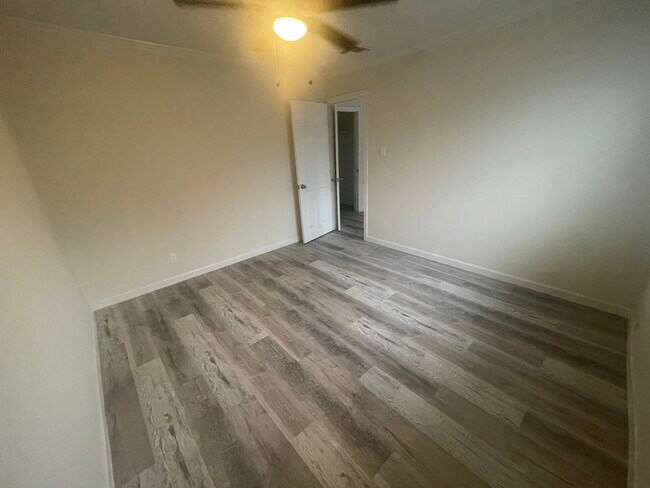 Foto del edificio - 804 W Maryland Ave