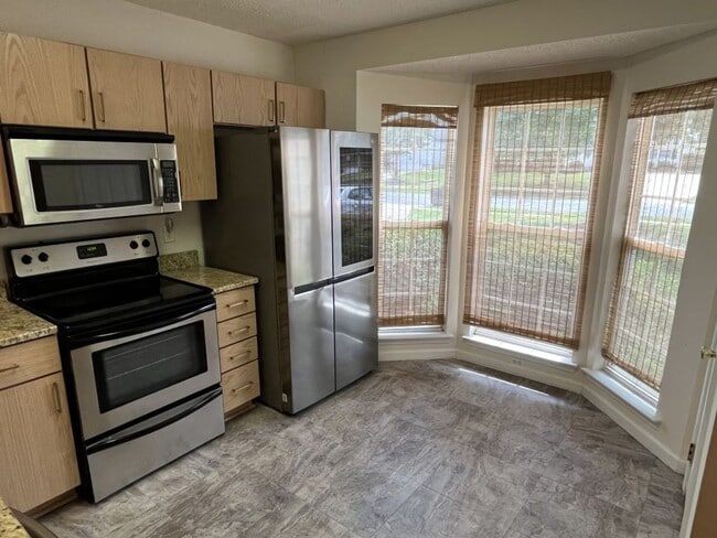 Foto del edificio - Updated 3 Bedroom, 2 Bath Ranch in NW Char...