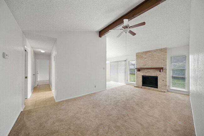Foto del edificio - 3 Bedrooms and 2 Bathrooms located in Heri...