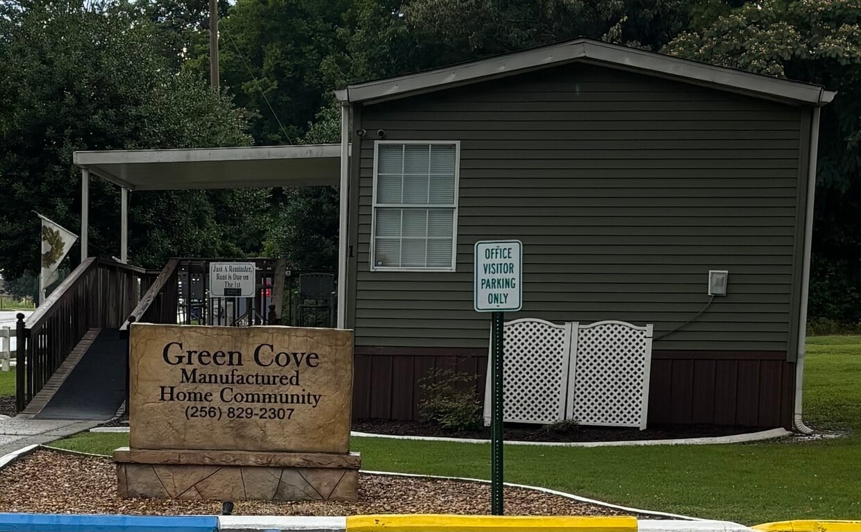 Primary Photo - 325 Green Cove Rd SE