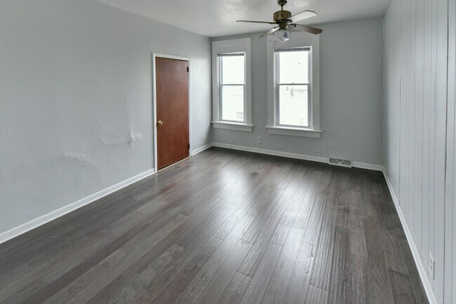 front br second floor - 3407 W Pierce St