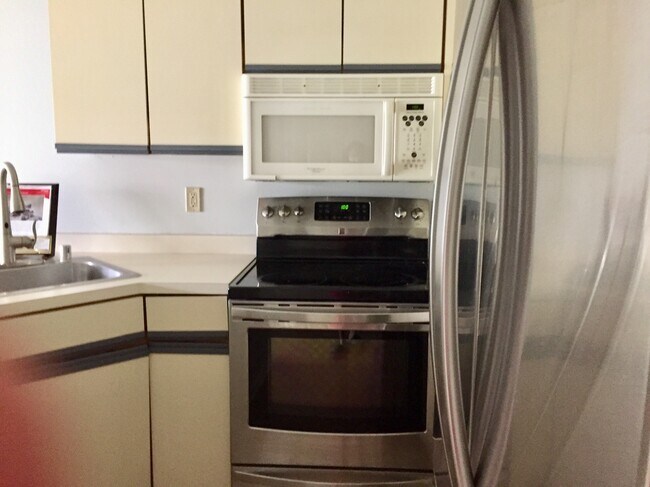 kitchen - 270 E Highland Ave