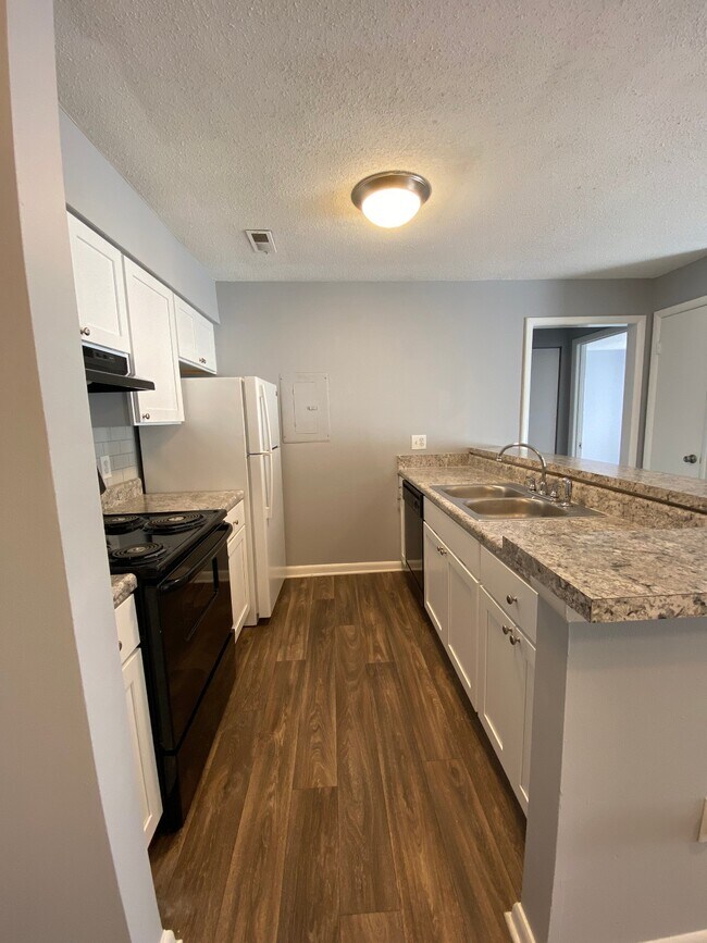 The Hampton Apartments 103 Weatherstone Dr Fayetteville, NC