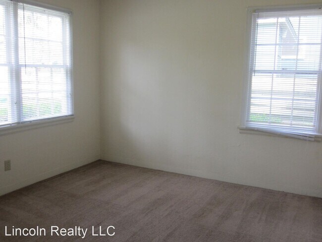 Building Photo - 2 br, 1 bath House - 311 E. Alden Ave *