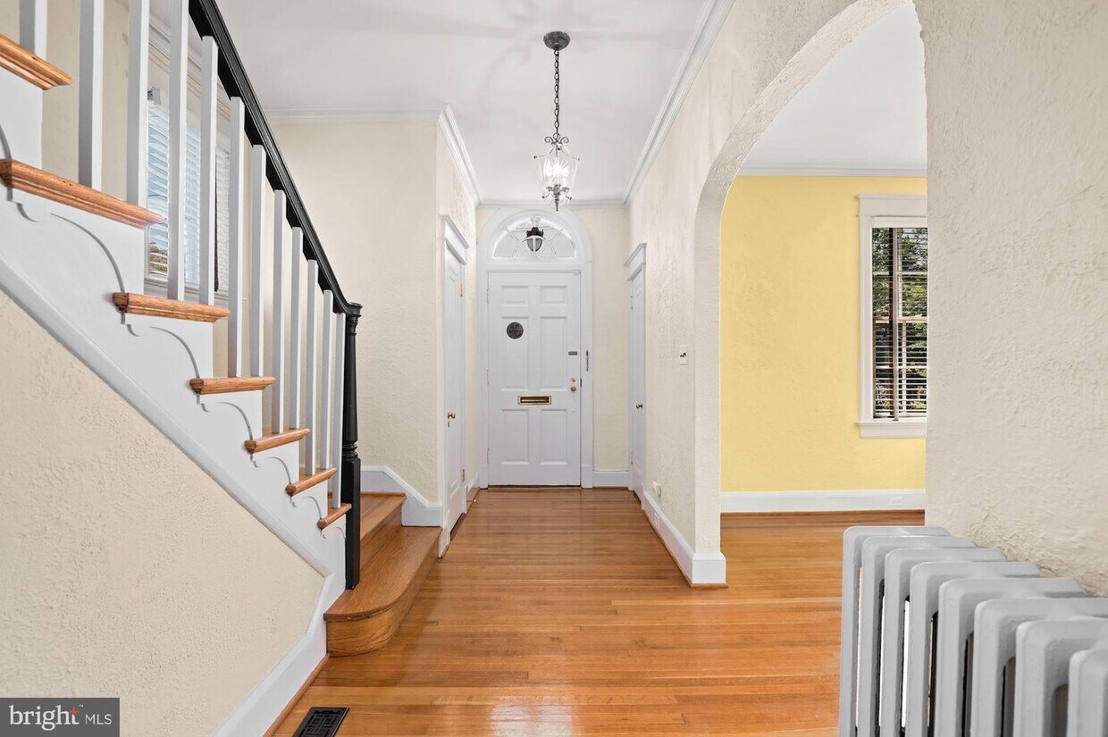 Primary Photo - 3403 Woodley Rd NW